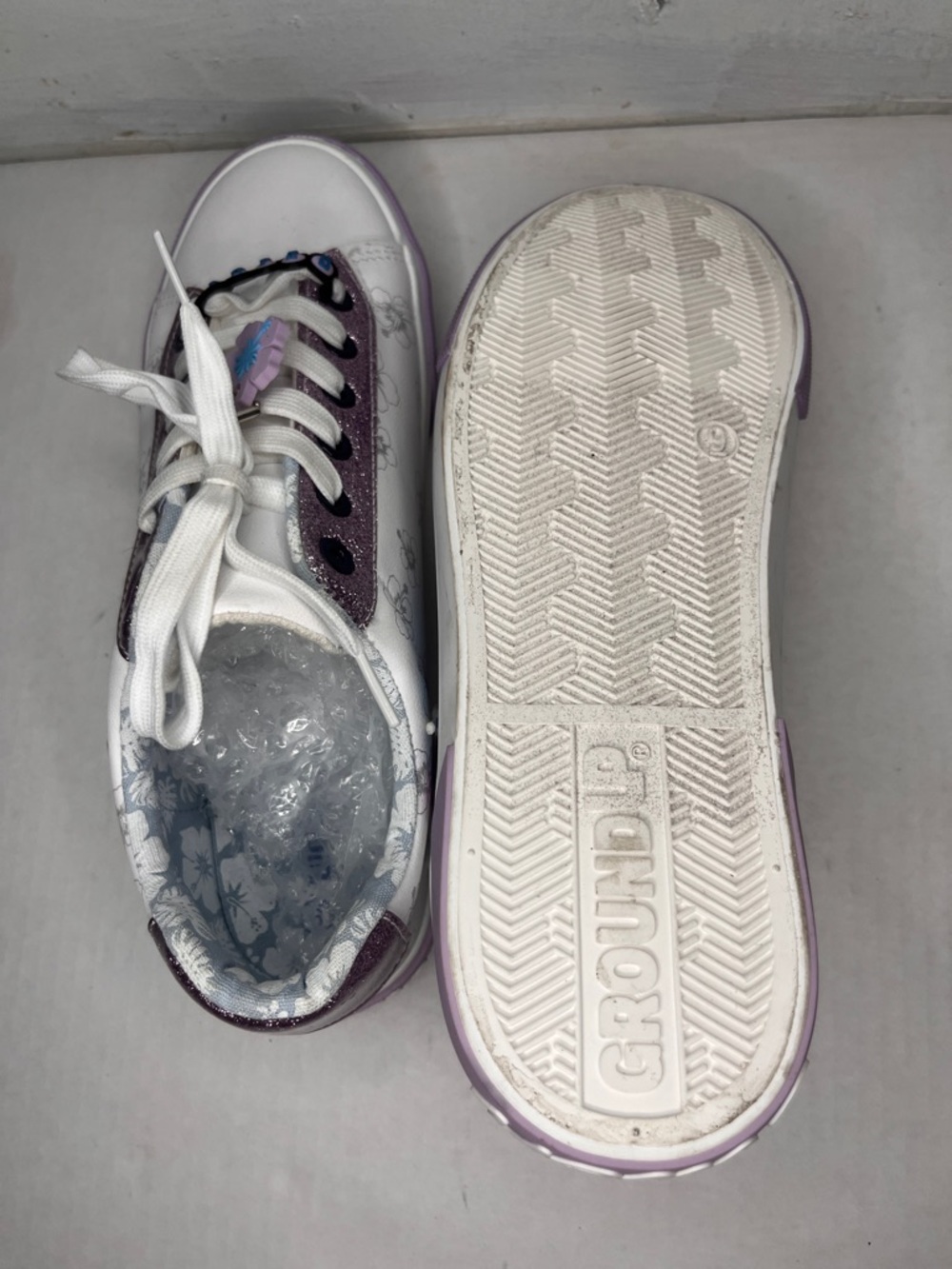 Disney Stitch Women's Sneaker nwot - Picture 11 of 11